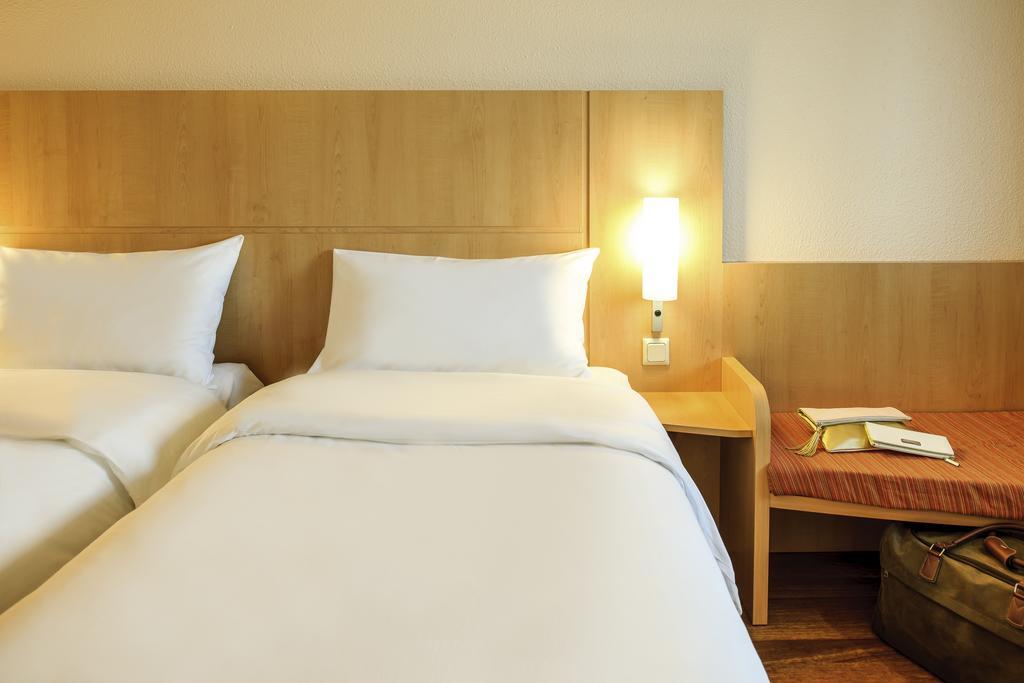 Ibis Chesterfield North - Barlborough Экстерьер фото