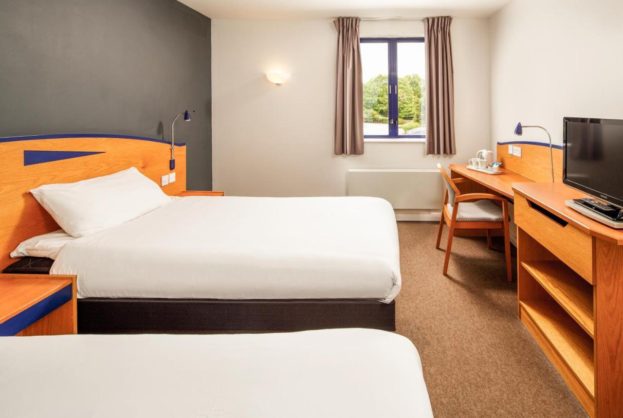 Ibis Chesterfield North - Barlborough Экстерьер фото