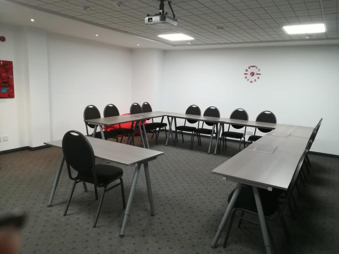 Ibis Chesterfield North - Barlborough Экстерьер фото
