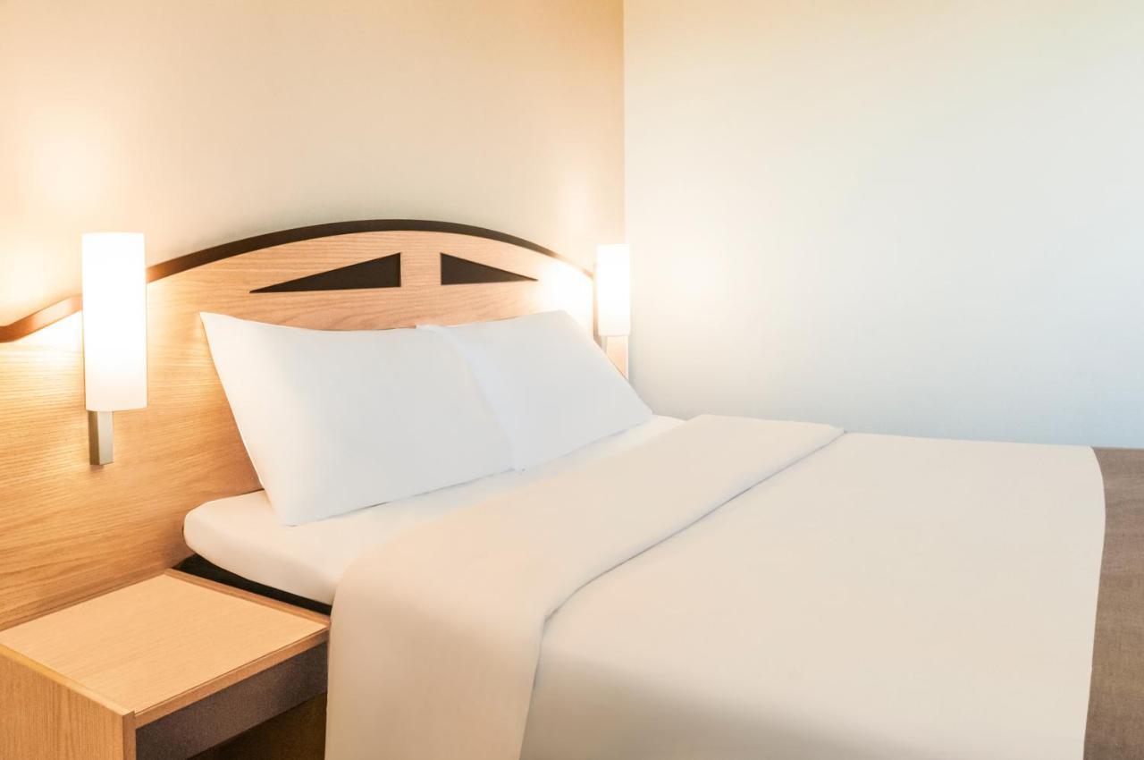 Ibis Chesterfield North - Barlborough Экстерьер фото